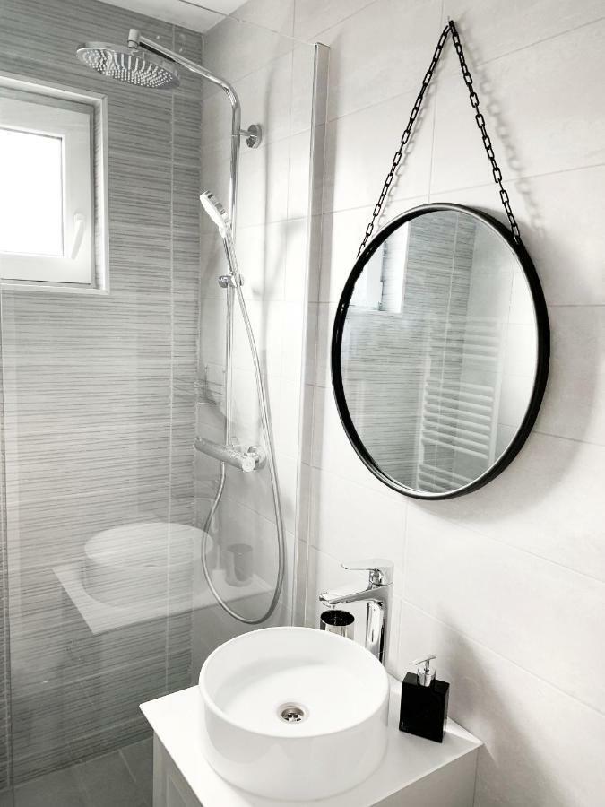 Mhc Quiet Deluxe Suite Near Downtown - Free Parking 브라쇼브 외부 사진